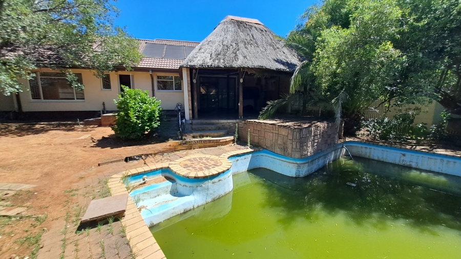 4 Bedroom Property for Sale in Pellissier Free State